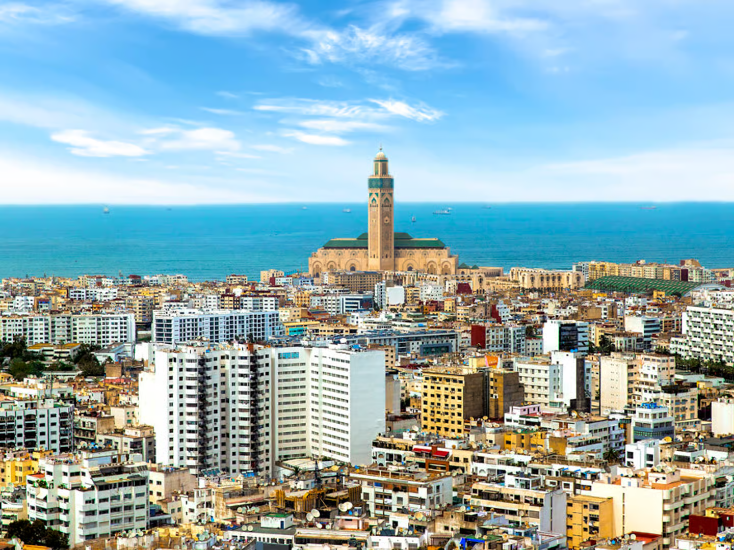 Panorama Casablance s džamijom Hassan II i pogledom na ocean